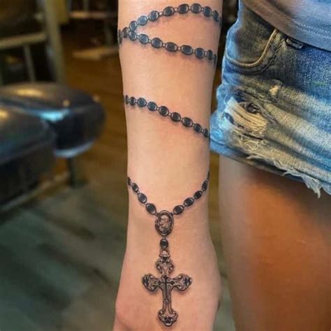 tatuaje rosario|80 Ideas perfectas de tatuajes con rosarios